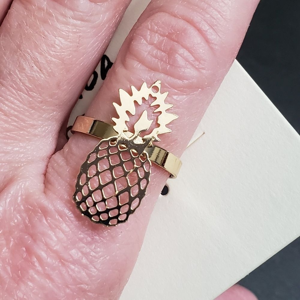 Gold Tone Pineapple Ring Size 7